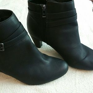 Sam & Libby black ankle boots size 9